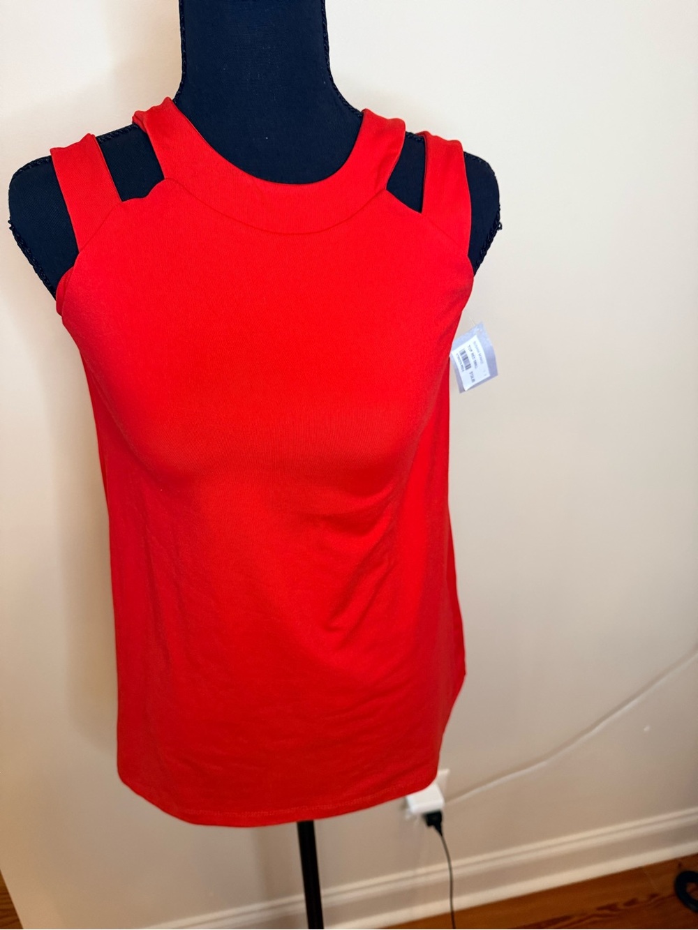 Susana Monaco Red Sleeveless Cutout Shoulder Tank size small NWT women’s